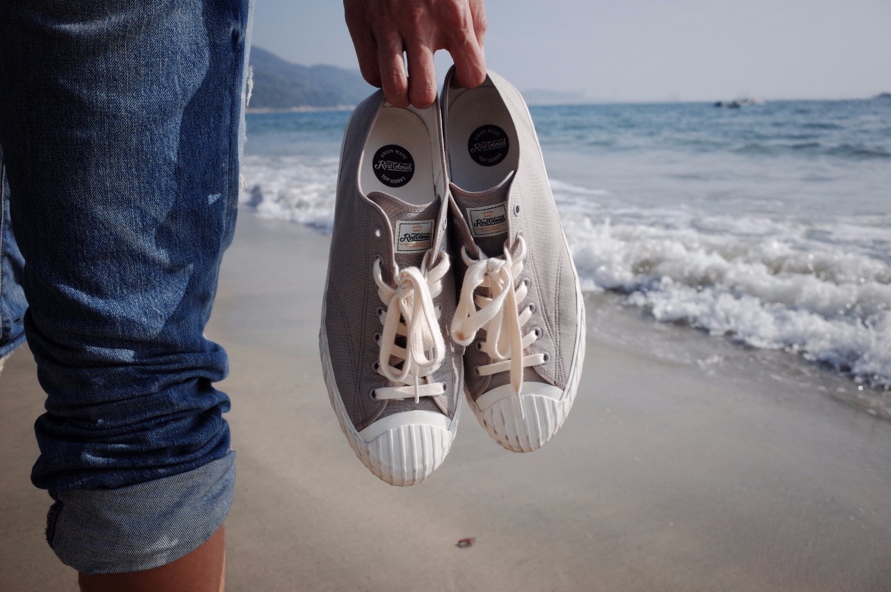 旅行路上捉到一只哆啦A梦，我把他的口袋翻开了……