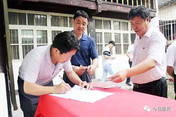 教育我们与孩子共同成长,教育路上我们一起努力