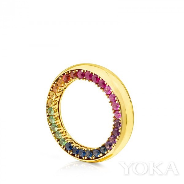 春节的甜蜜抢先尝将水果硬糖戴在身上