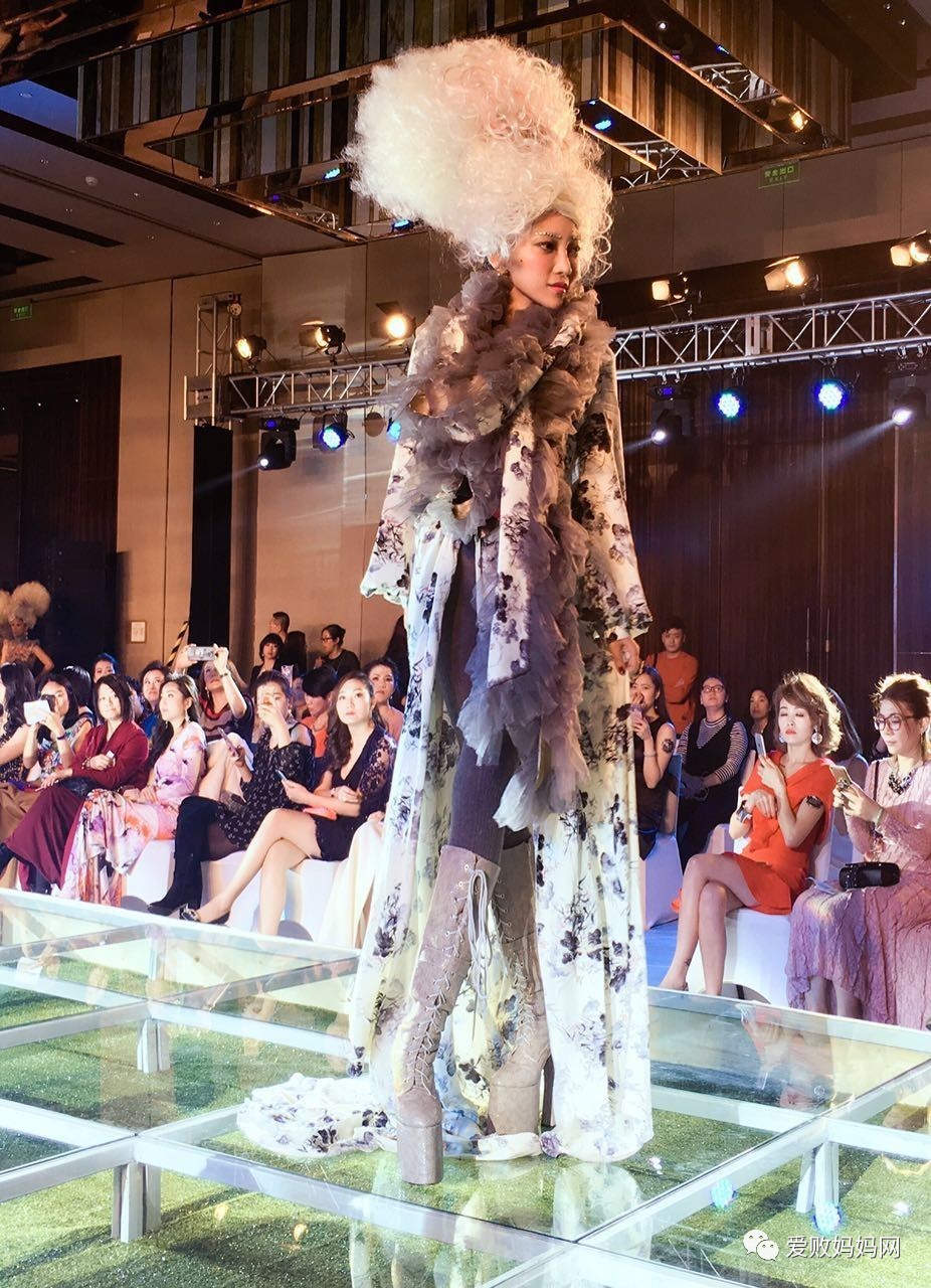 秘密花园里的时尚邂逅——第五届爱败妈妈时尚盛典闪耀绽放