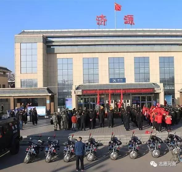 温暖春运志愿者在行动 (党员志愿者温暖春运回家路)