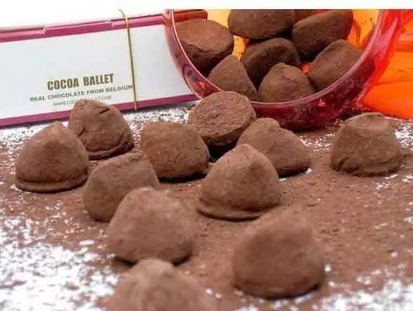 香港新春年货市场红火,这些年货卖爆了购买主力竟是90后