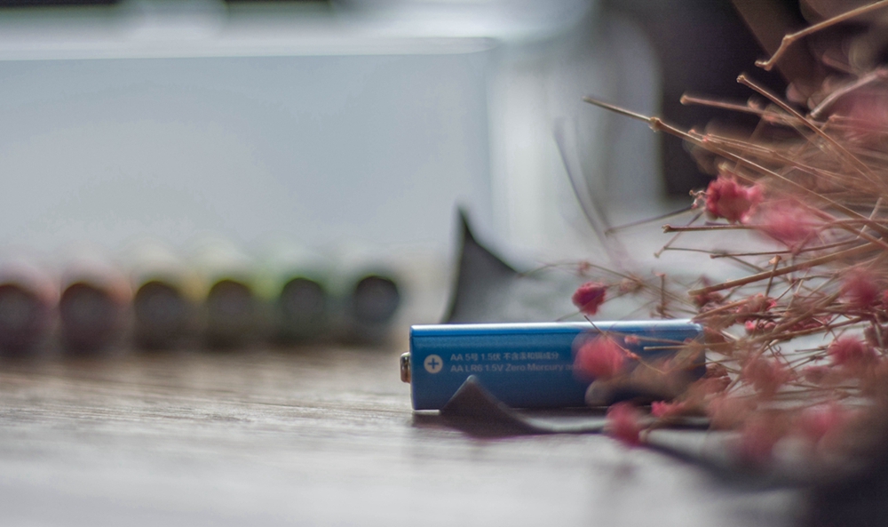 紫米彩虹电池和小米彩虹电池,小米彩虹5号电池能给相机用吗