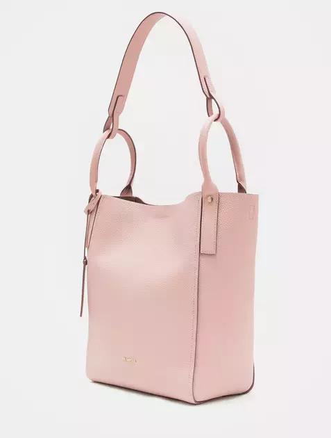 鬼怪剧终，那些美貌的包包却让女王完全停不下来种草