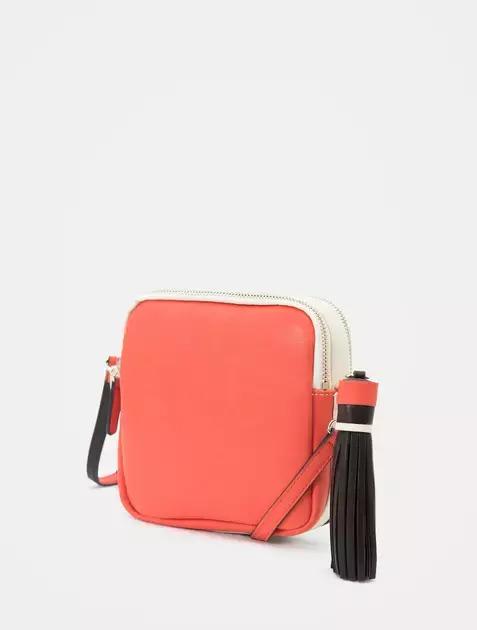 鬼怪剧终，那些美貌的包包却让女王完全停不下来种草