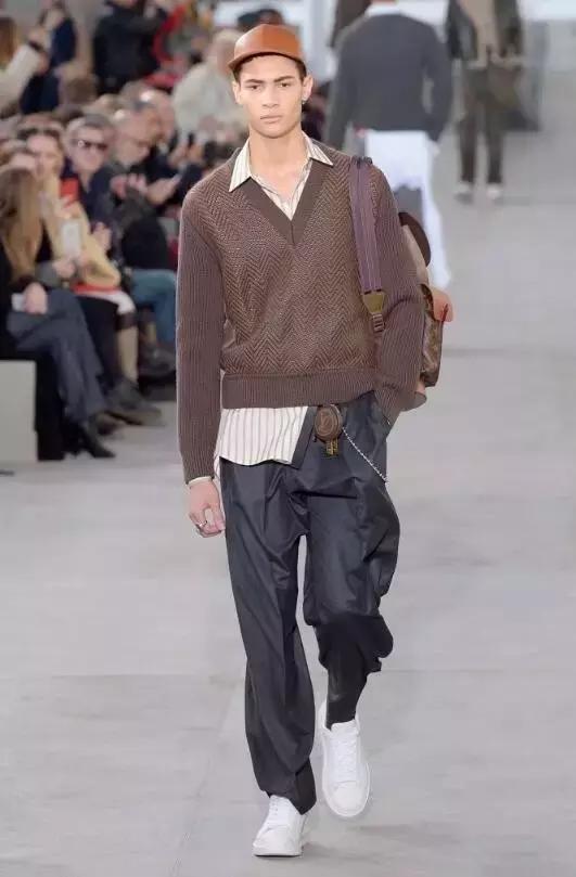 lv x supreme联名红色卫衣 (lv和supreme联名牛仔外套)