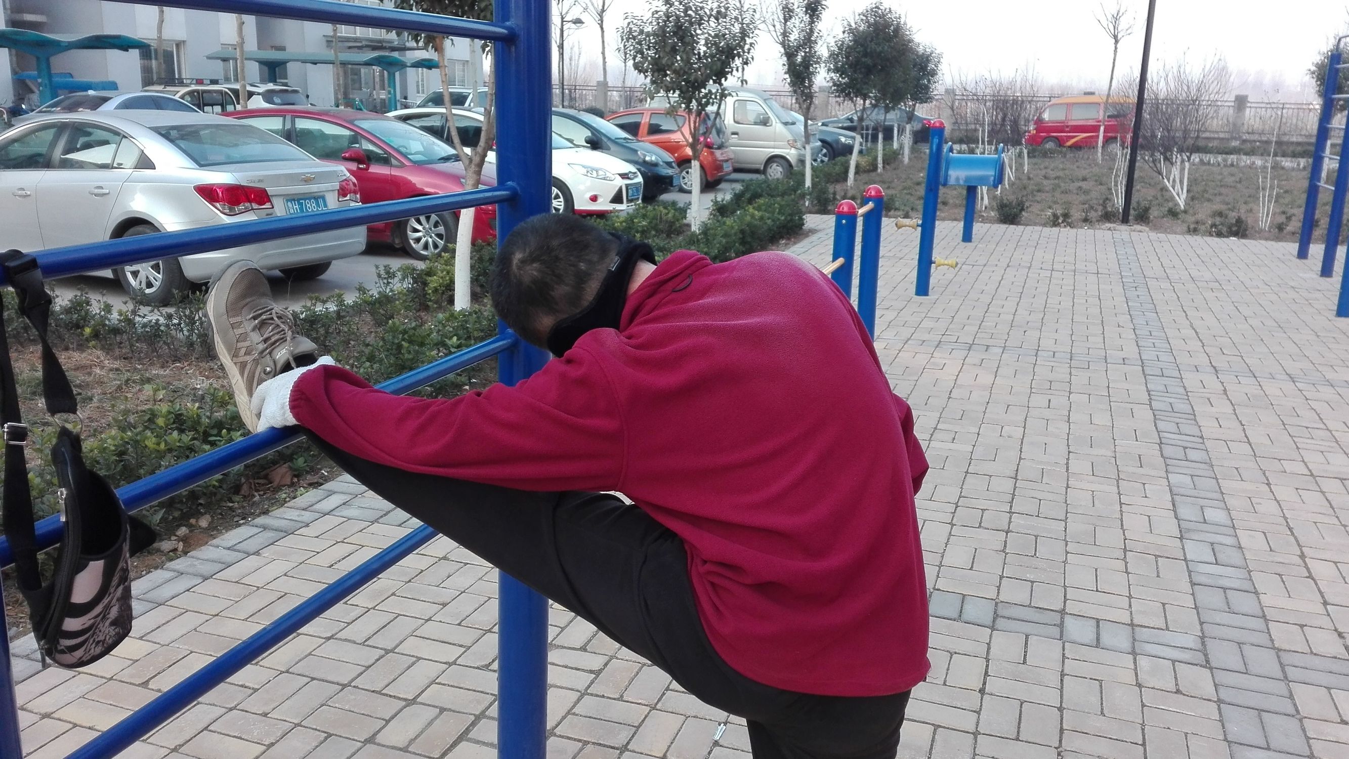 跑完步腿疼如何拉伸恢复,跑步后腿疼的拉伸动作