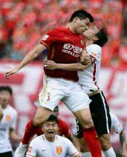 足坛史上十大令人震惊瞬间,盘点足坛五个无法复制的瞬间