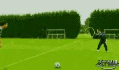 100个笑死人的足球集锦,搞笑足球动图