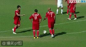 100个笑死人的足球集锦,搞笑足球动图