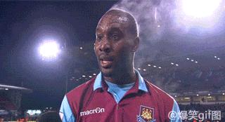 博格巴摔倒爬进禁区,14-15赛季博格巴被阿尔维斯抱摔