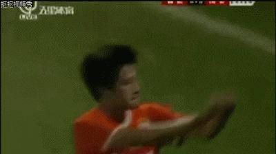 天下足球十大经典庆祝动作劳尔,世界足坛十大霸气庆祝