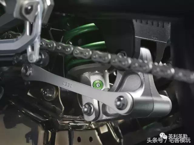 川崎kawasaki摩托车拼装,田宫川崎h2模型拼装过程