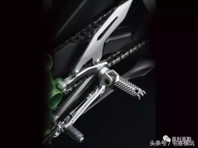 川崎kawasaki摩托车拼装,田宫川崎h2模型拼装过程