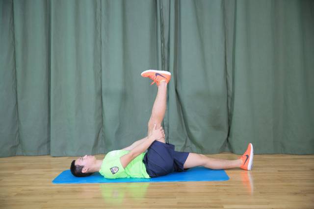 跑后正确拉伸动作教程避免粗腿,如何短跑后拉伸