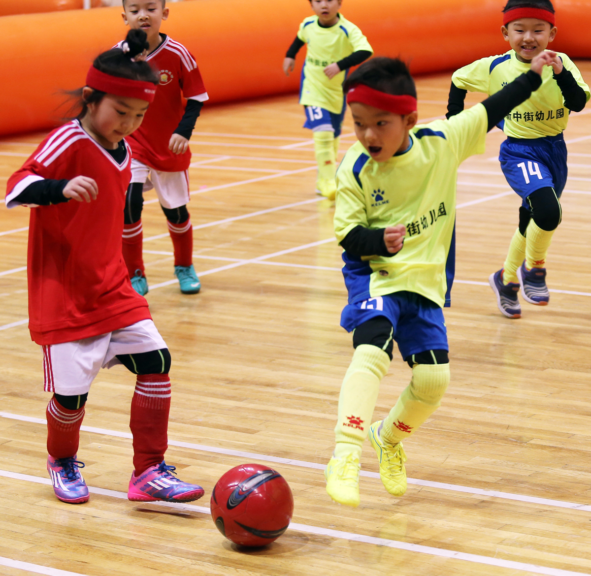 韩旭足球国安,邓乐军参加足球综艺节目