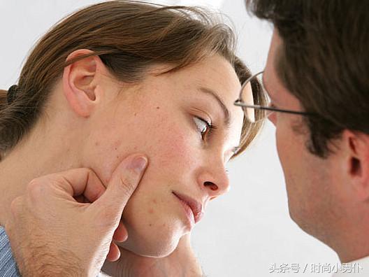 脸上30年凹凸疤痕怎么去除,脸上像月球表面怎么修复