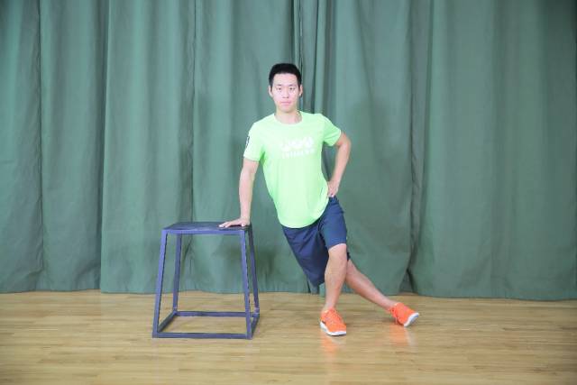 跑后正确拉伸动作教程避免粗腿,如何短跑后拉伸