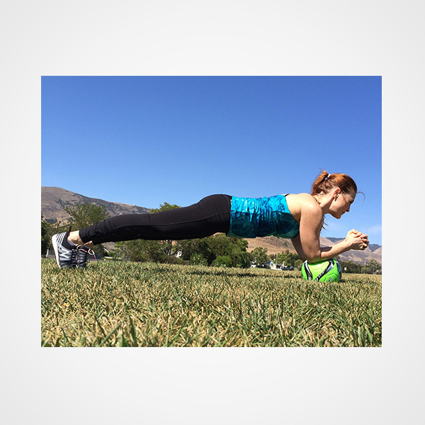 足球八个训练动作健身房,对足球有帮助的健身训练