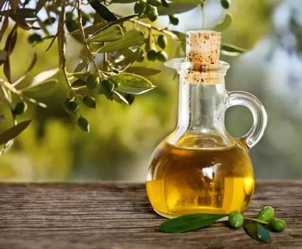 冬天来给肌肤补补水,冬季让你的肌肤喝饱水