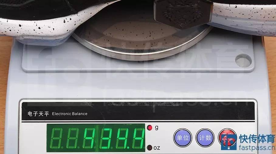 以柔克刚—LEBRONXIV詹姆斯14*开代**箱