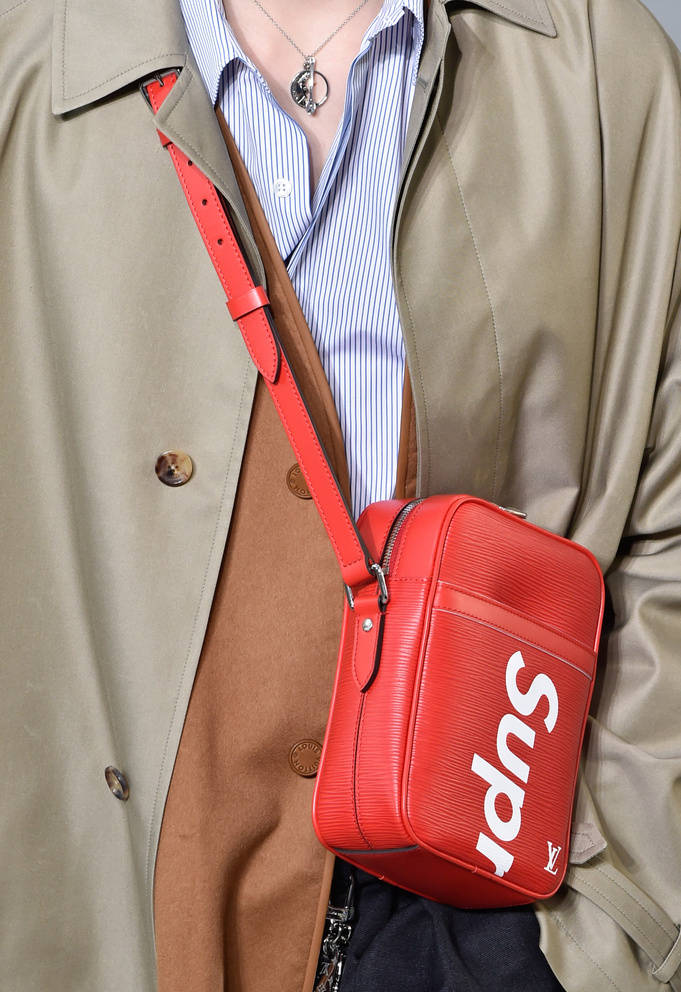 lv联名supreme牛仔外套2018款,lvsupreme联名搭配