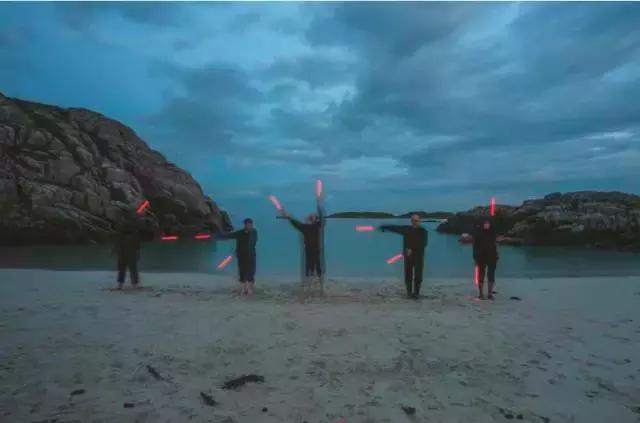 来自艺术的回响：须有作为