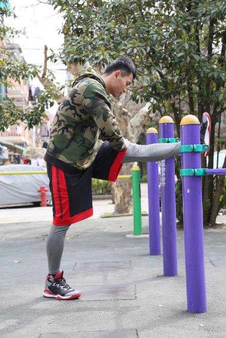 跑后正确拉伸动作教程避免粗腿,如何短跑后拉伸