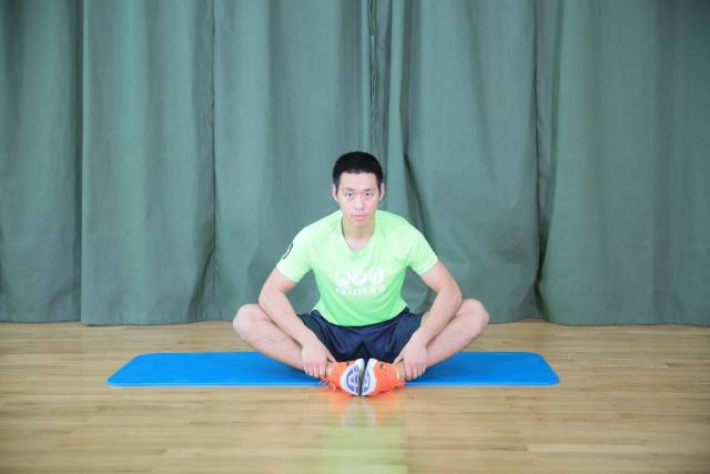 跑后正确拉伸动作教程避免粗腿,如何短跑后拉伸