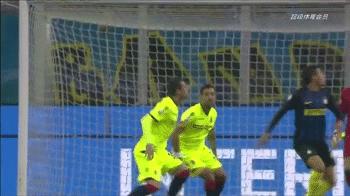 欣赏一下足坛经典的30大凌空破门,盘点世界离谱进球