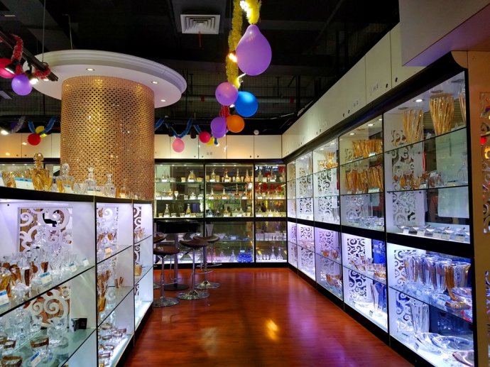 八荒争凑万国咸通什么意思,八荒争凑万国咸通翻译