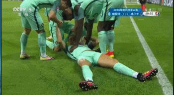 天下足球十大经典庆祝动作劳尔,世界足坛十大霸气庆祝