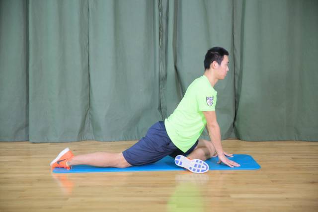 跑后正确拉伸动作教程避免粗腿,如何短跑后拉伸