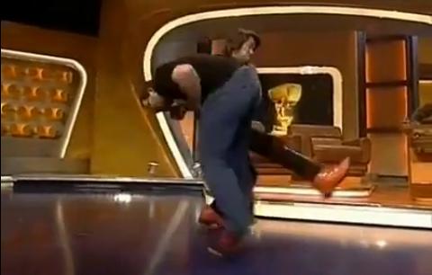 周星驰李小龙先生,周星驰跟李小龙的功夫谁厉害