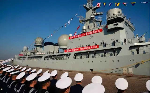 解放军一先进舰船“顶了3个足球”，*器武**系统能力已成龙配套