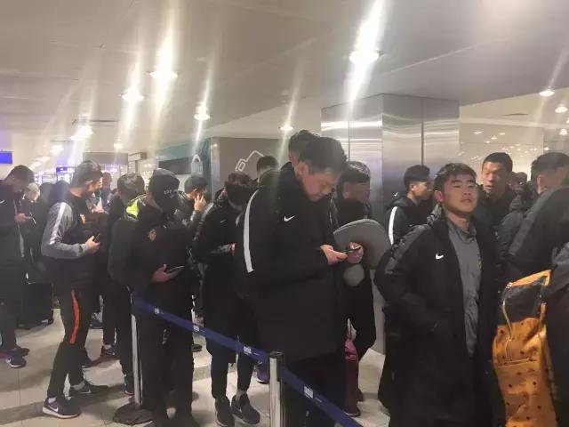 天津权健出征会,舟车劳顿到达圣象天门