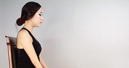 适合办公室减肥的简单动作,办公室减肥简单动作瘦手臂