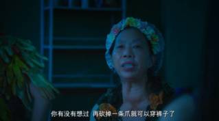 她出演了一部周星驰的电影,凭借星爷电影一夜爆红的她