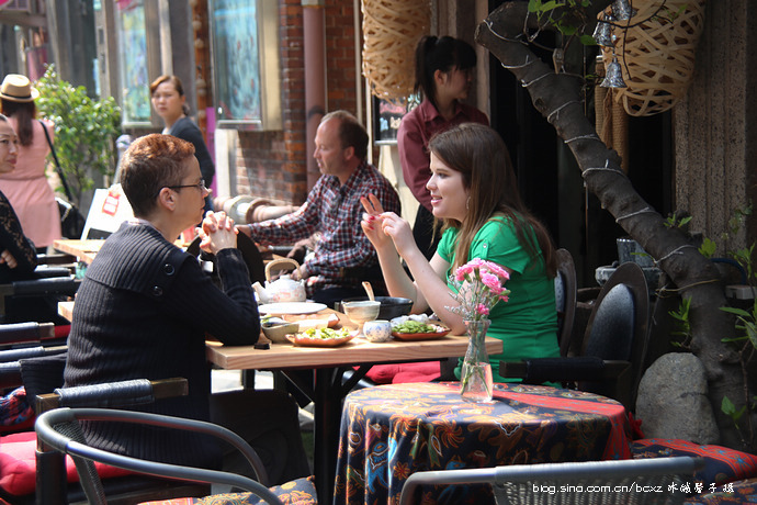 上海田子坊有什么有特色的店,田子坊在上海什么位置