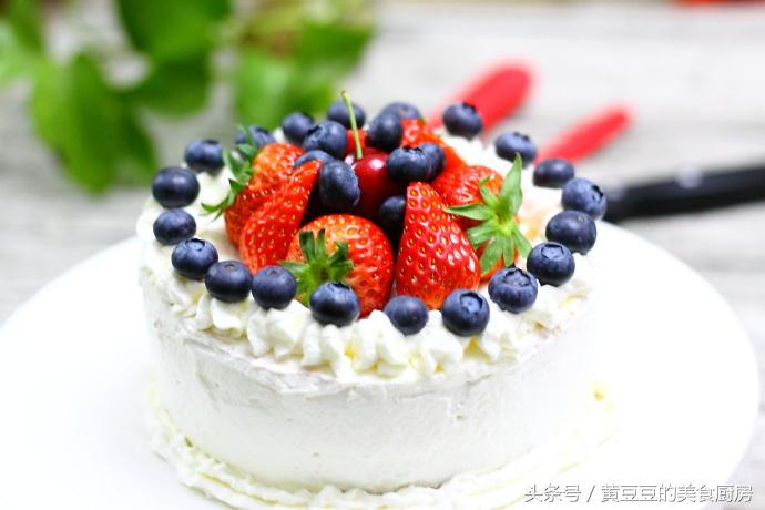 自己制作生日蛋糕最简单的方法,简单的自制生日蛋糕的做法