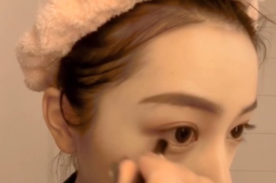 美妆博主学生党推荐妆容,妆容风格颜值变化很大的美妆博主