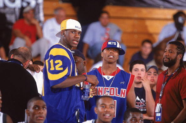 16岁就开始虐框的詹姆斯，那时候发型真的帅爆了