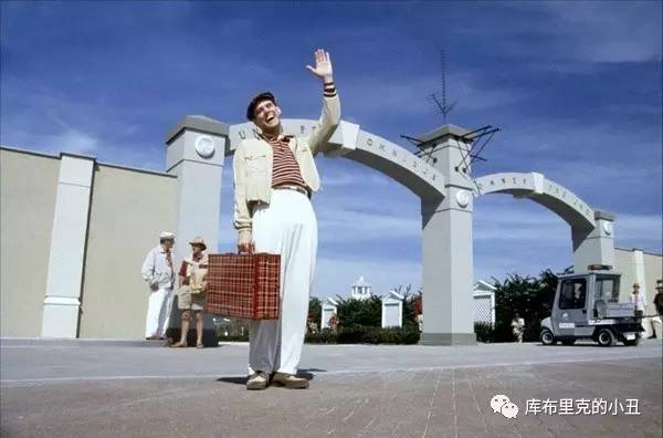 你们这些喜剧艺人，正经演起戏来，也能如此精彩