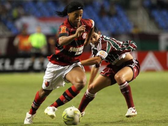 足坛只有梅西可以不参与防守,当今足坛哪个球员能打过梅西