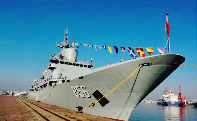 解放军一先进舰船“顶了3个足球”，*器武**系统能力已成龙配套