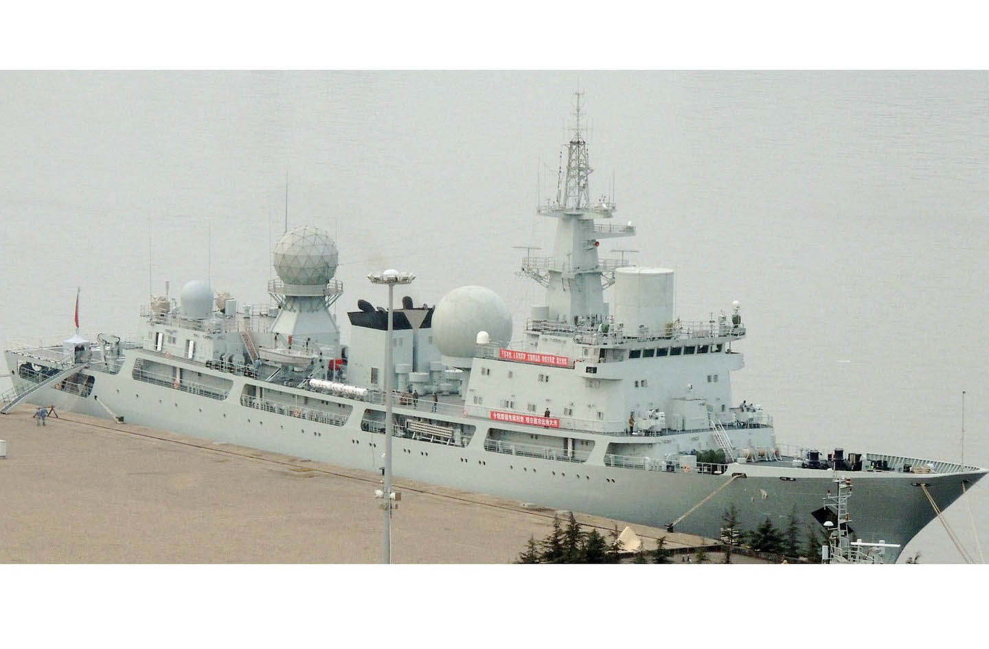 解放军一先进舰船“顶了3个足球”，*器武**系统能力已成龙配套