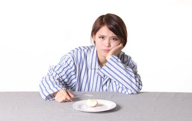 吃饱饭后浑身没力气腿发软,吃饱饭后四肢麻木