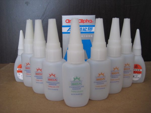 502胶水弄到手上有毒么,怎么去掉已经凝固手上的502胶水