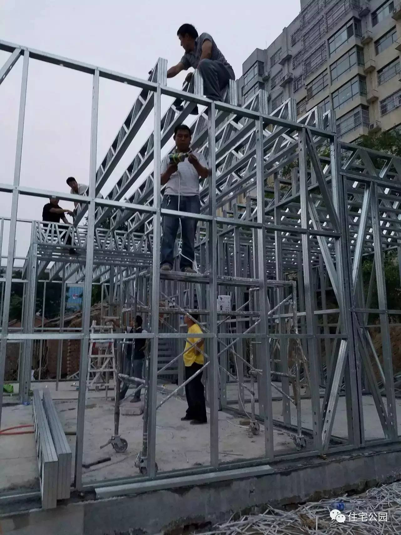 他花25万城郊盖栋轻钢房为何却羡煞了100万城市买楼的发小？