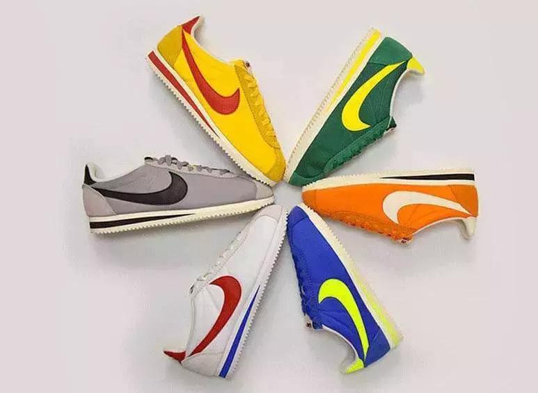 杨幂小金珠手链,杨幂小贝壳黑裙